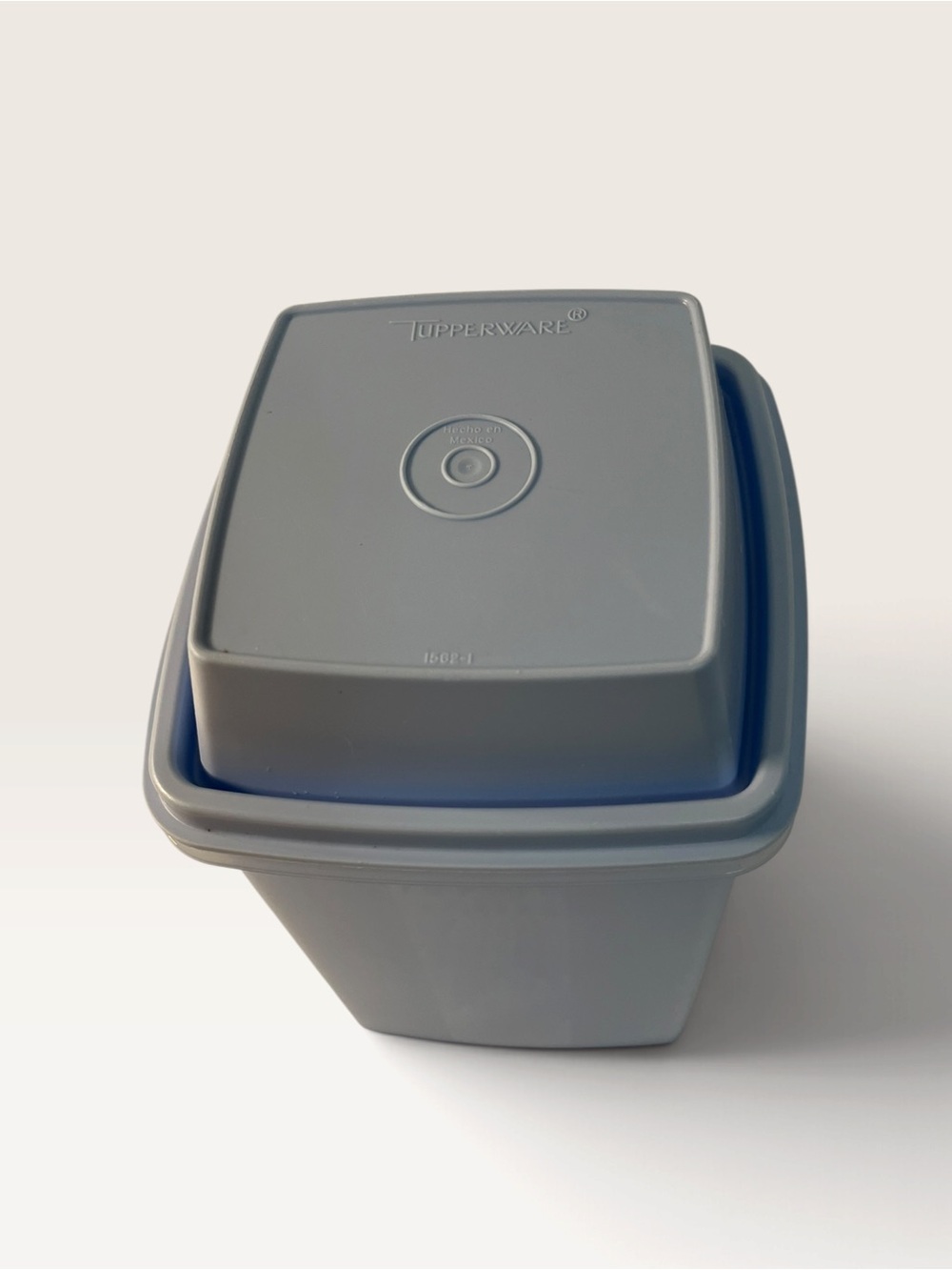 Large Tupperware pick-a-deli - Picture 2 of 4